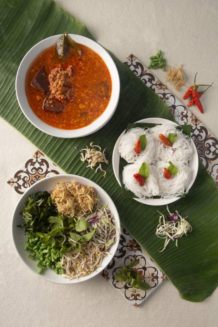 Lao noodles in red coconut curry with minced pork